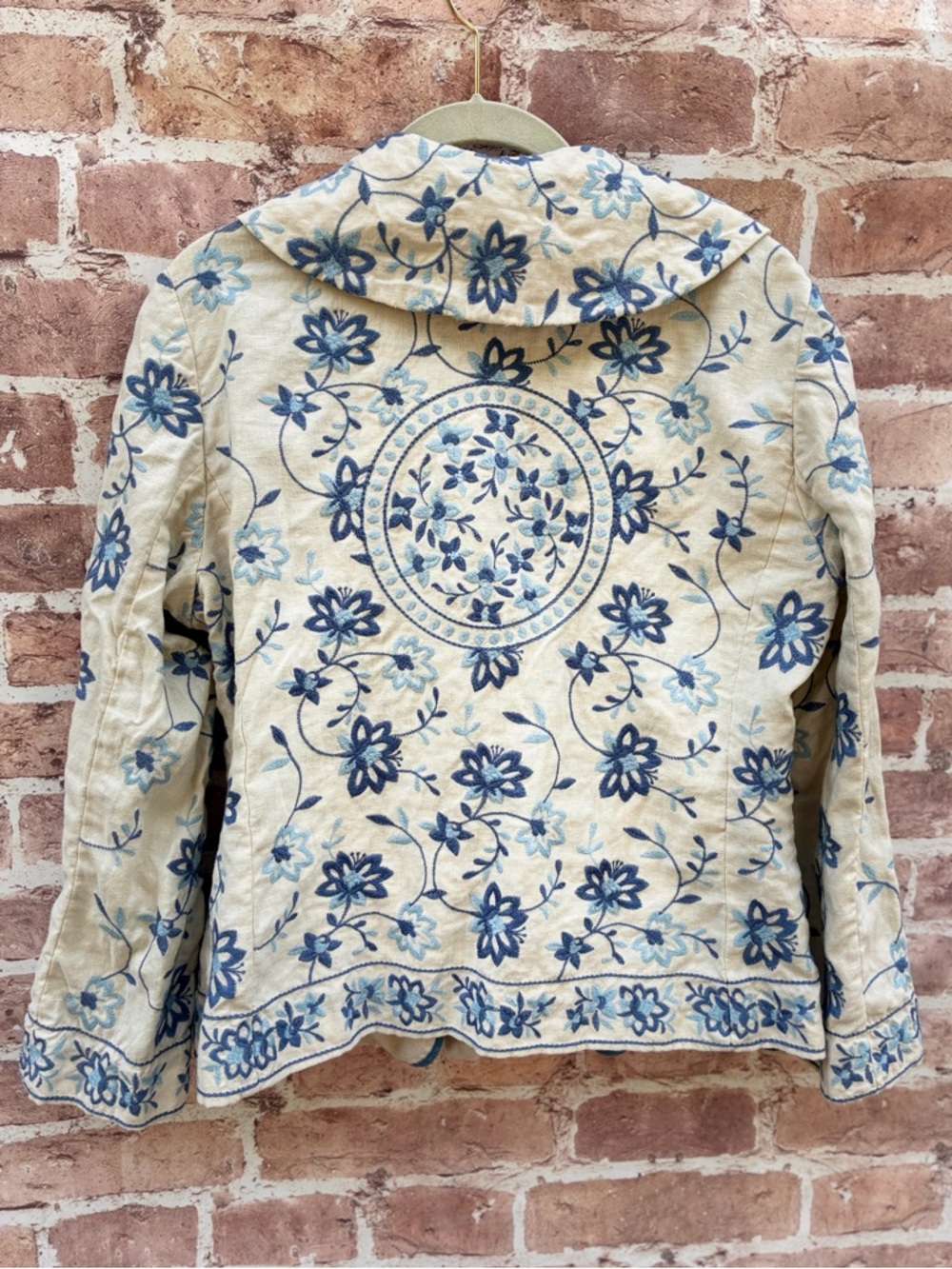 Vintage J. Jill size M Cream linen Quilted Jacket Blue Floral Embroidery